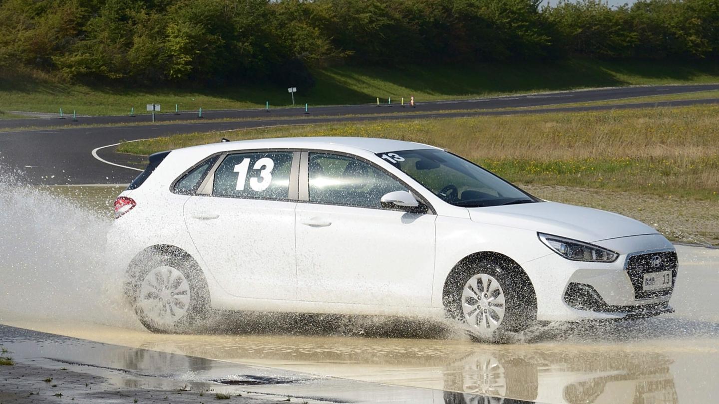 Både energirigtig kørsel og kørsel på banen