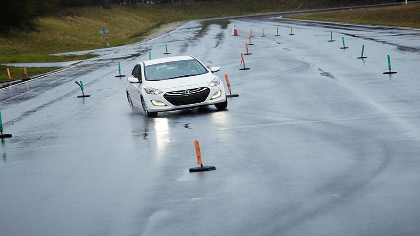 Kombiner energirigtig kørsel med kørsel på banen